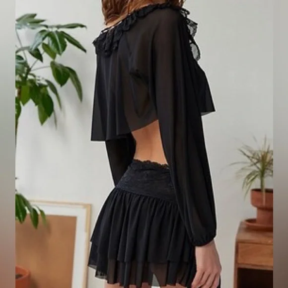 Out From Under Honey Lace Mini Skirt and Top - Urban Outfitters 🖤🎀 - Picture 3 of 8